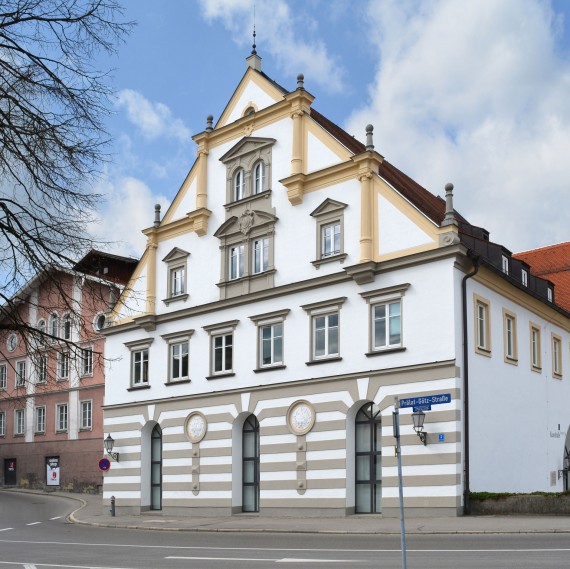 Außenansicht des Gebäudes, in dessen Erdgeschoss die Kunsthalle Kempten untergebracht ist